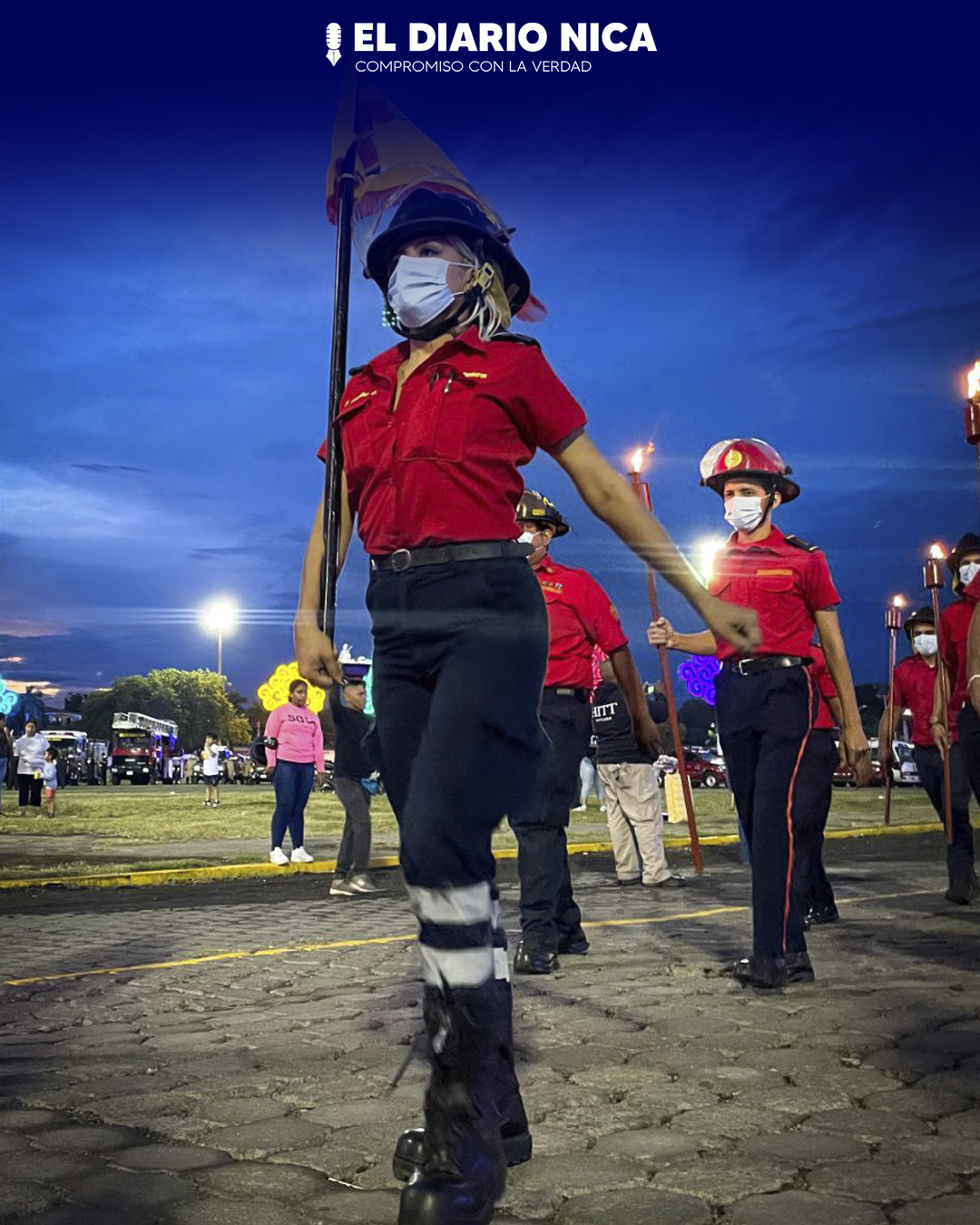 Benemérito Cuerpo de Bomberos realizó desfile de antorchas