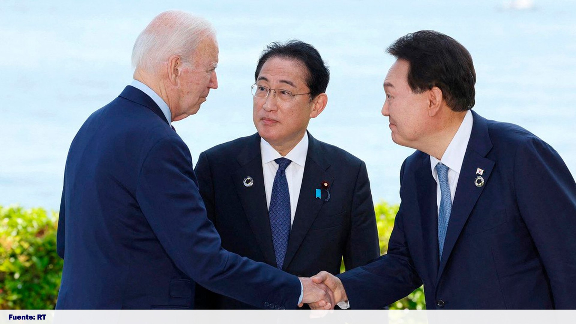 Biden celebra cumbre con Seúl y Tokio