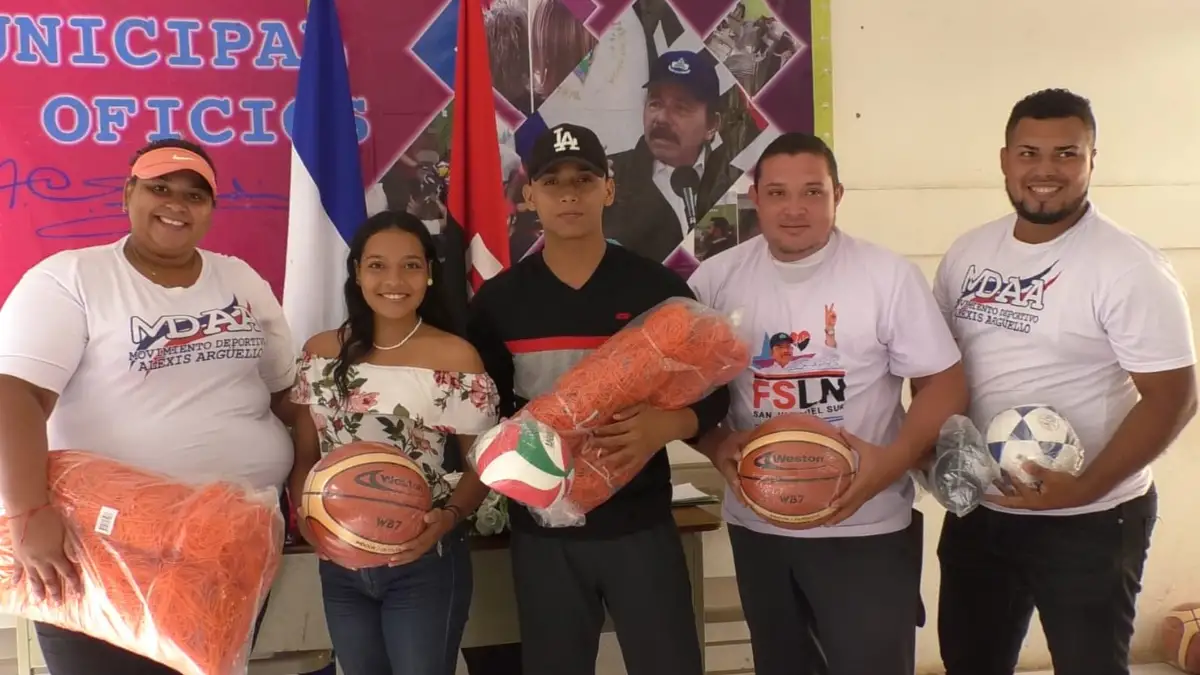 Entregan materiales deportivos a juventud en Rivas