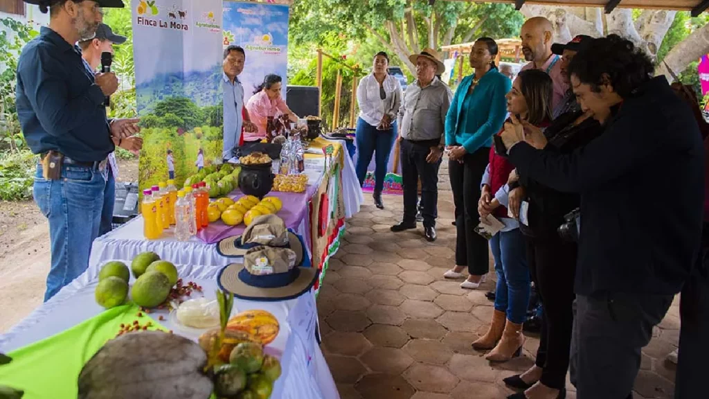 este destino promueve recorridos turísticos por los maravillosos cultivos de Guayaba, Maracuyá, entre otros árboles