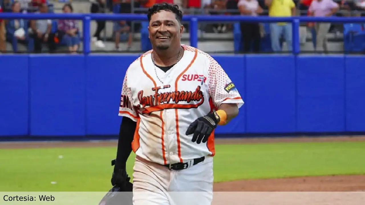 Renato Morales conectó 1,500 hits utilizando un bate de madera