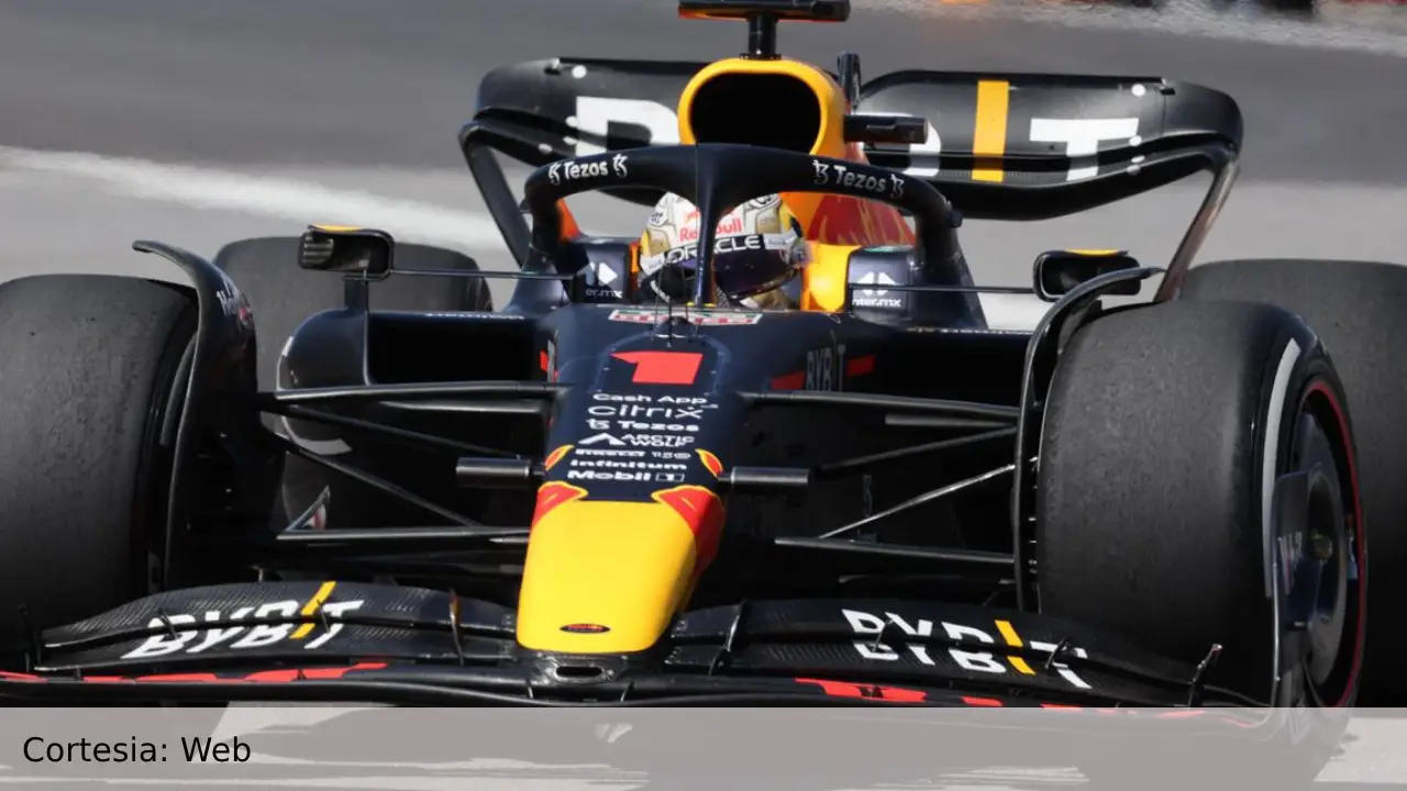 Verstappen primero, pero con penalización de 10 puestos; Sainz noveno y Alonso con problemas de motor