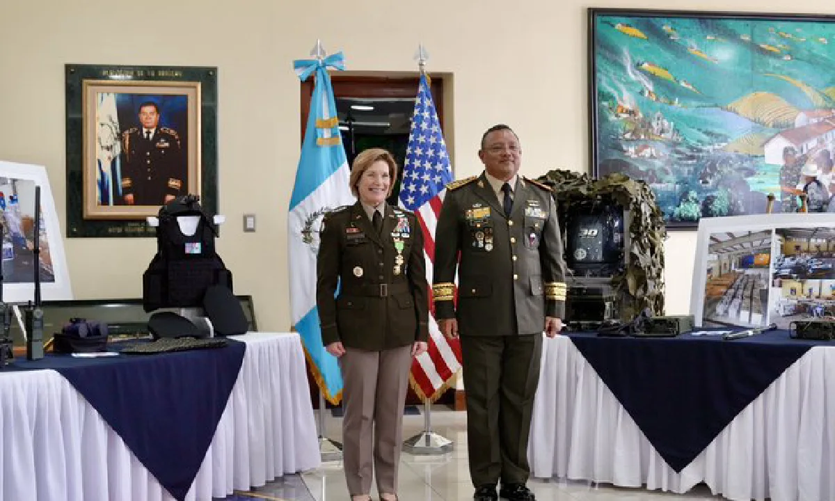 EE.UU. dona vehículos y botes al Ejército de Guatemala