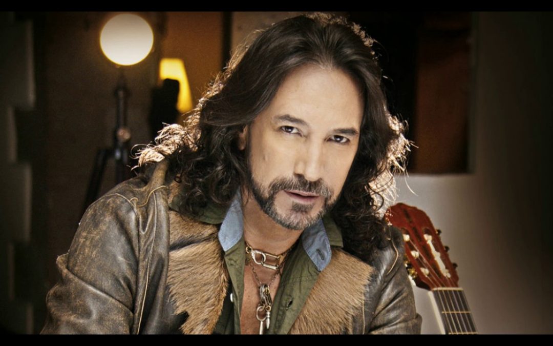 Marco Antonio Solís se prepara para el lanzamiento de su esperada boiserie