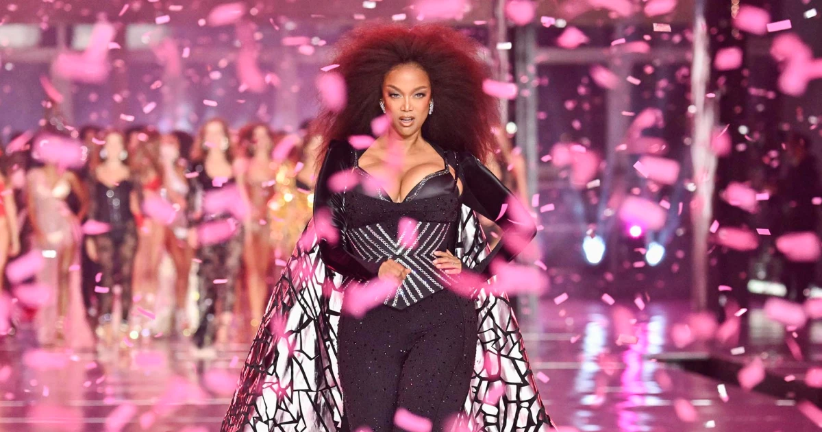 Tyra Banks regresa a la pasarela de Victoria’s Secret tras 20 años