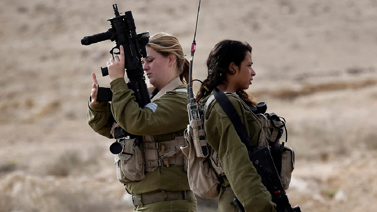 Mujeres soldado israelíes operan en el Líbano