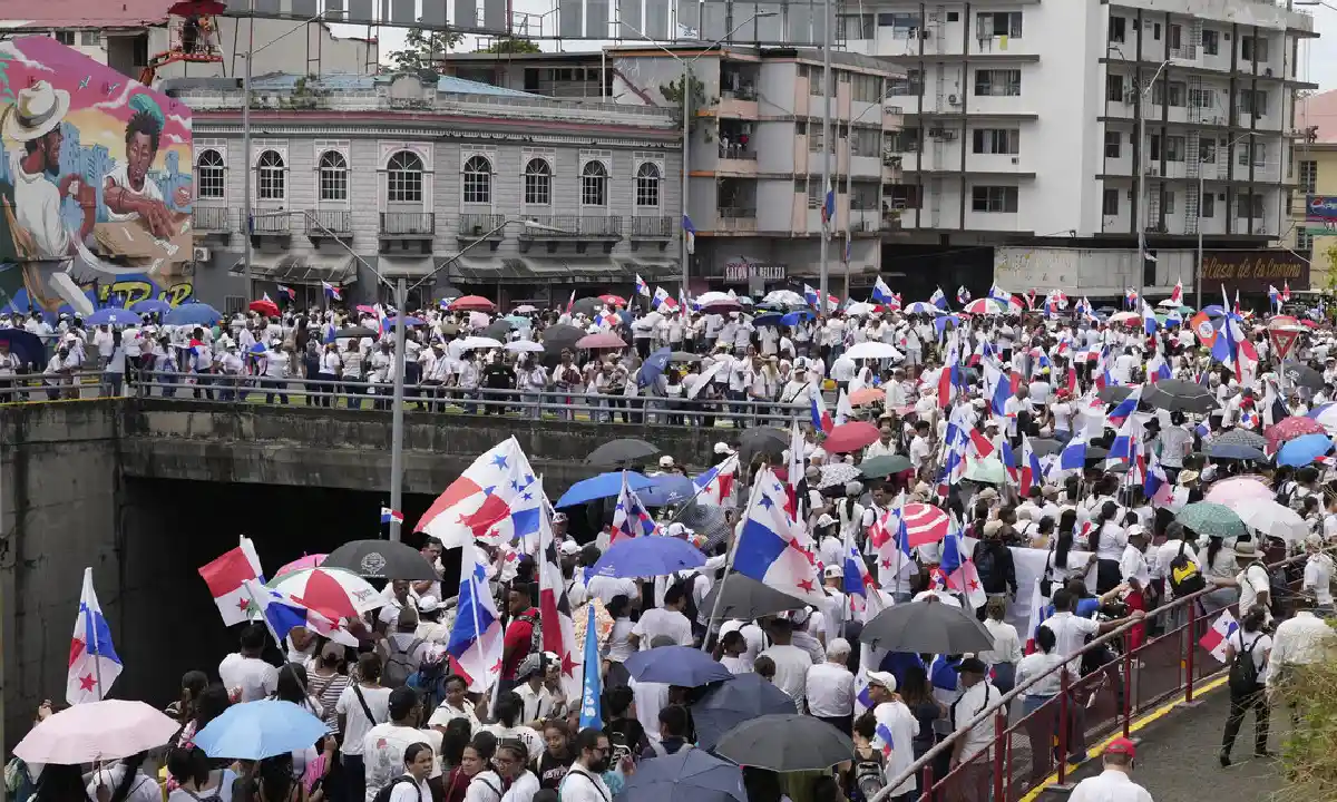 Panamá realiza paro indefinido