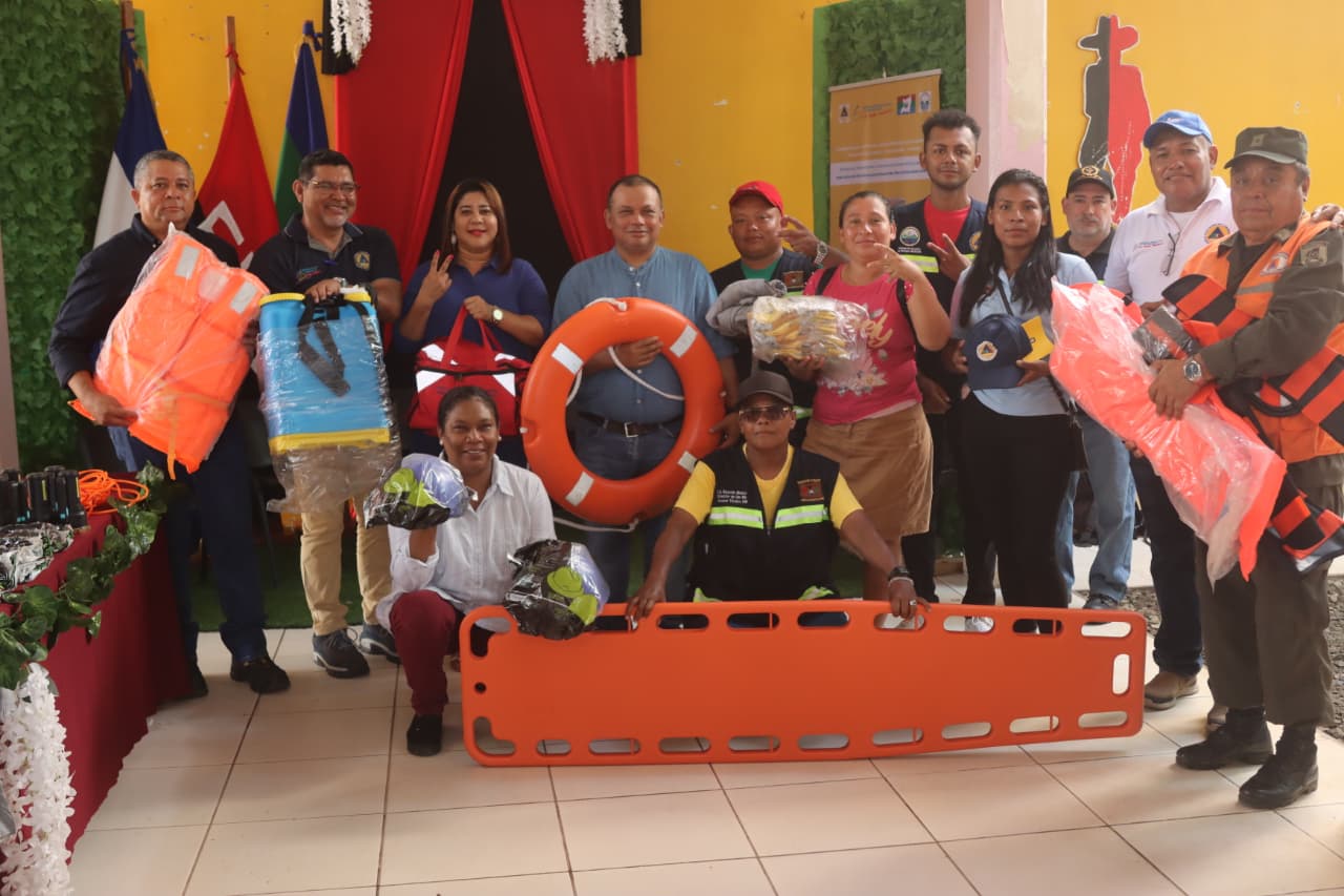 Entrega Equipos de Emergencia a Brigadas del Caribe Norte