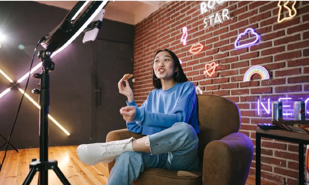 China pone reglas para creadores de contenido