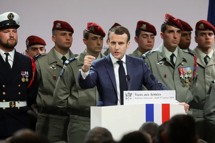 Macron anuncia servicio militar para el 2026