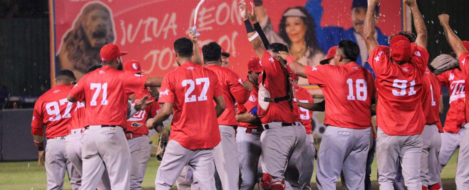 GIGANTES CAEN ANTE EL TREN