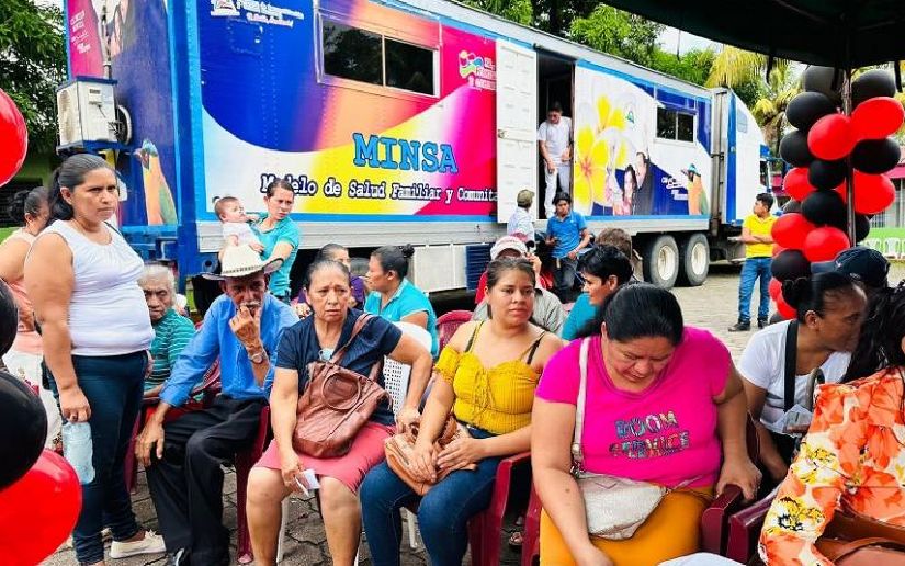 Atención médica con ferias de salud y clínicas móviles