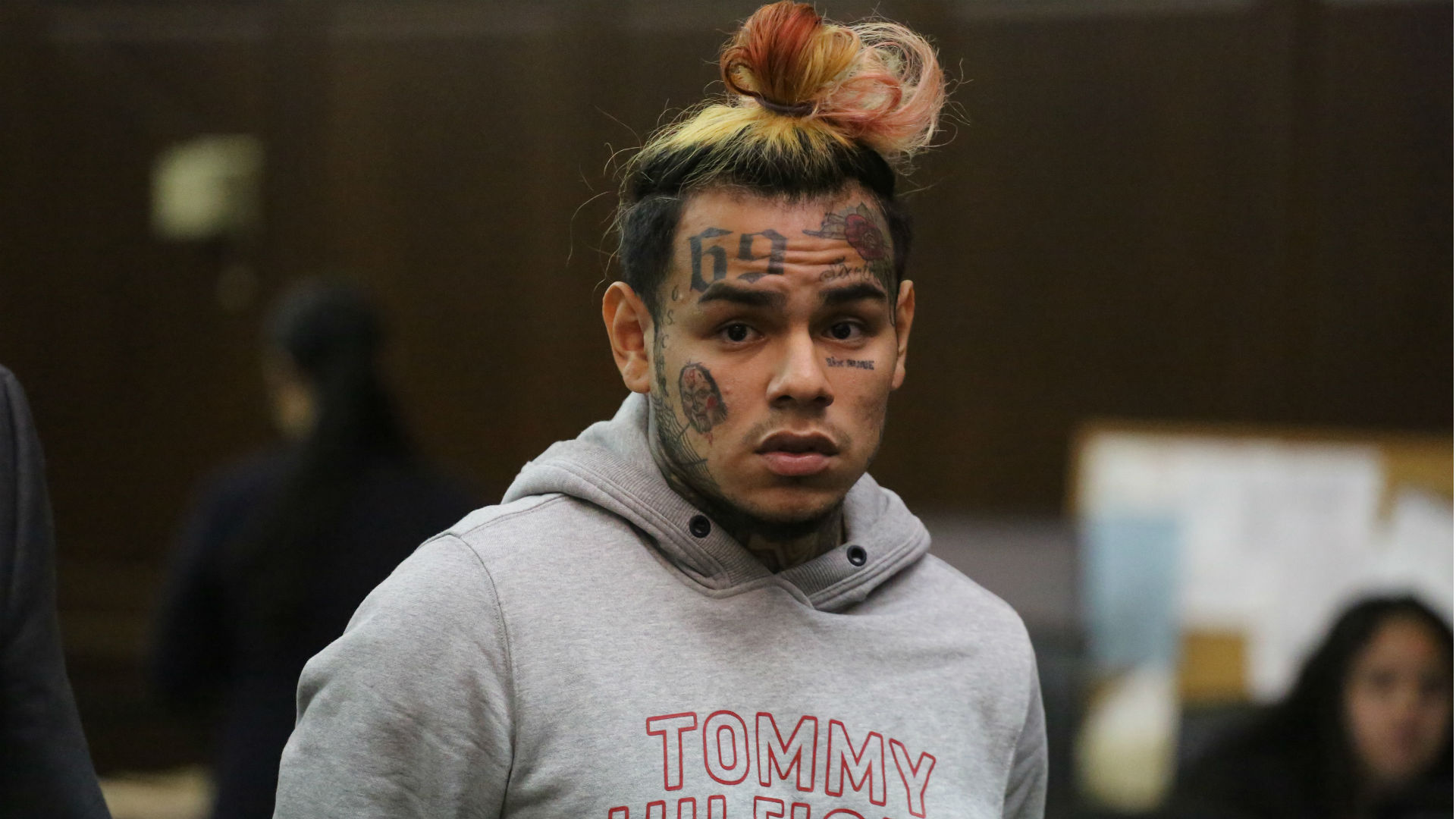 6ix9ine condenado a tres meses de prisión 