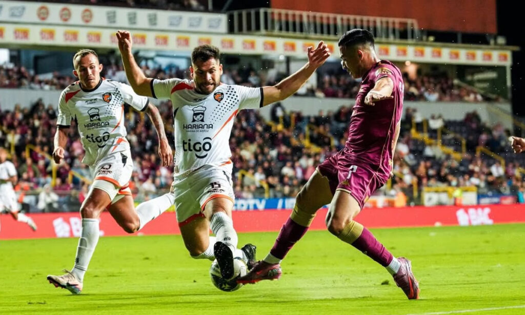 Bancy Hernández ilumina el empate